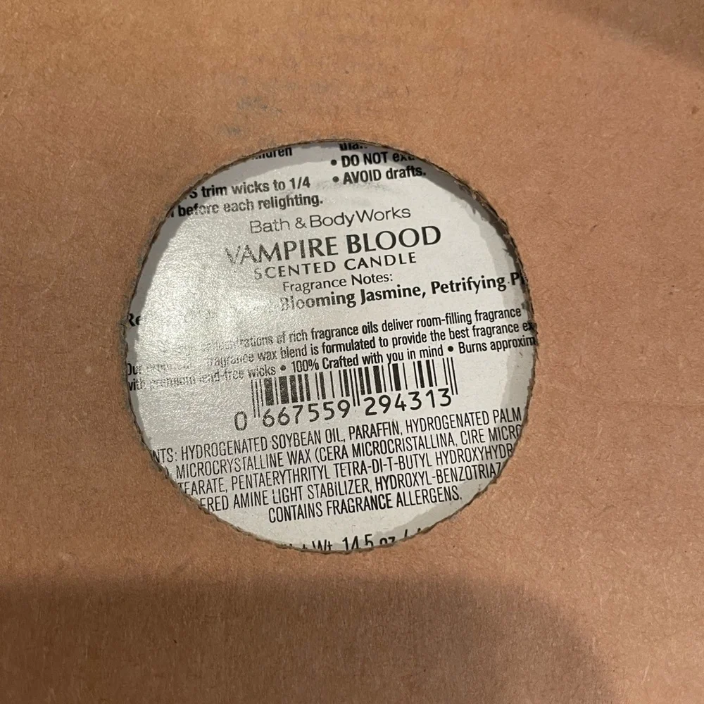 NIB B&BW “Vampire Blood” 3-Wick Candle w Metal Embossed Skull Lid